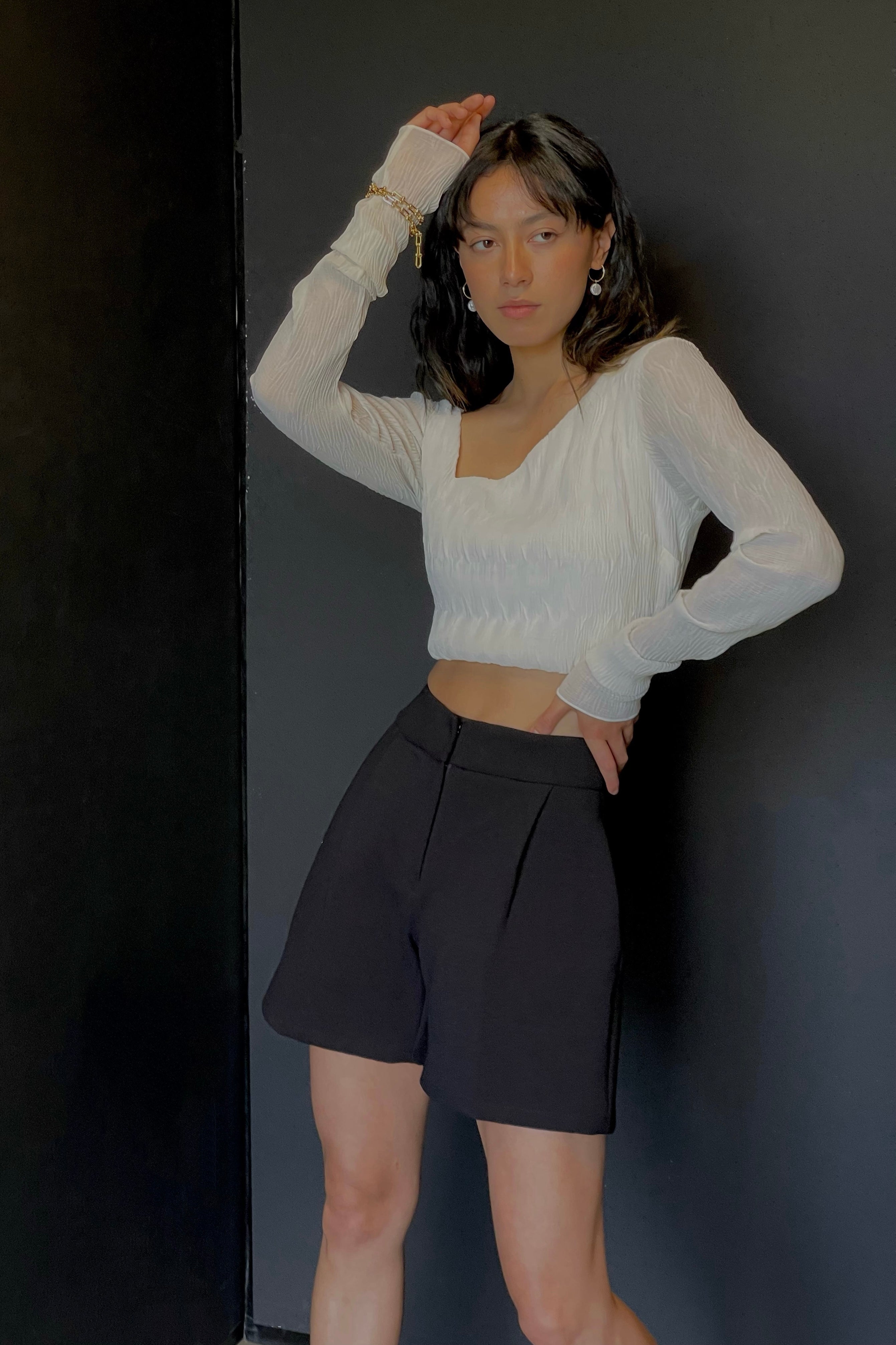 03. ESSENTIAL SHORT